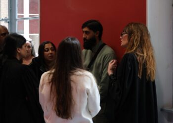 La famille de Shaïna Hansye, entourée de leurs avocats © DECHIFFREUR / LF-DB