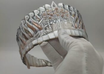 Le diadème de Miss Punaauia 2025, une création alliant tradition polynésienne et savoir-faire artisanal / © Gaspard HEUTTE